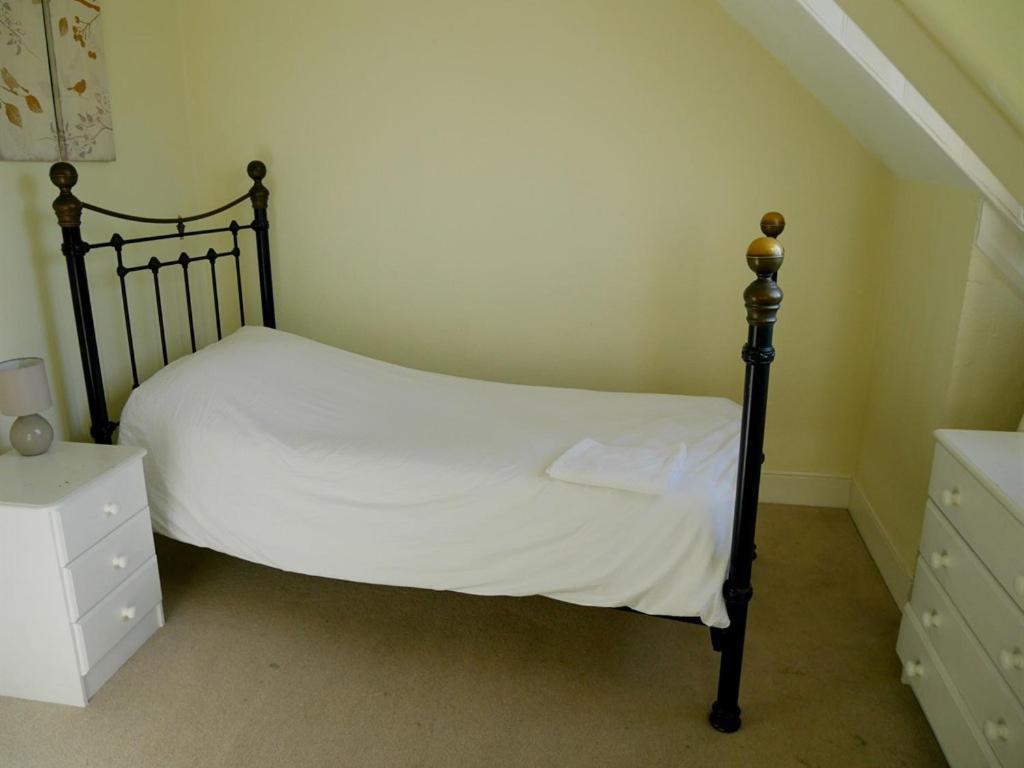 The Saracens Head Hotel Highworth Bagian luar foto