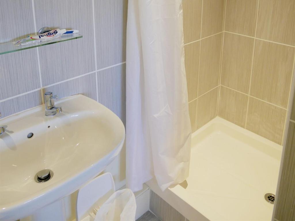 The Saracens Head Hotel Highworth Ruang foto