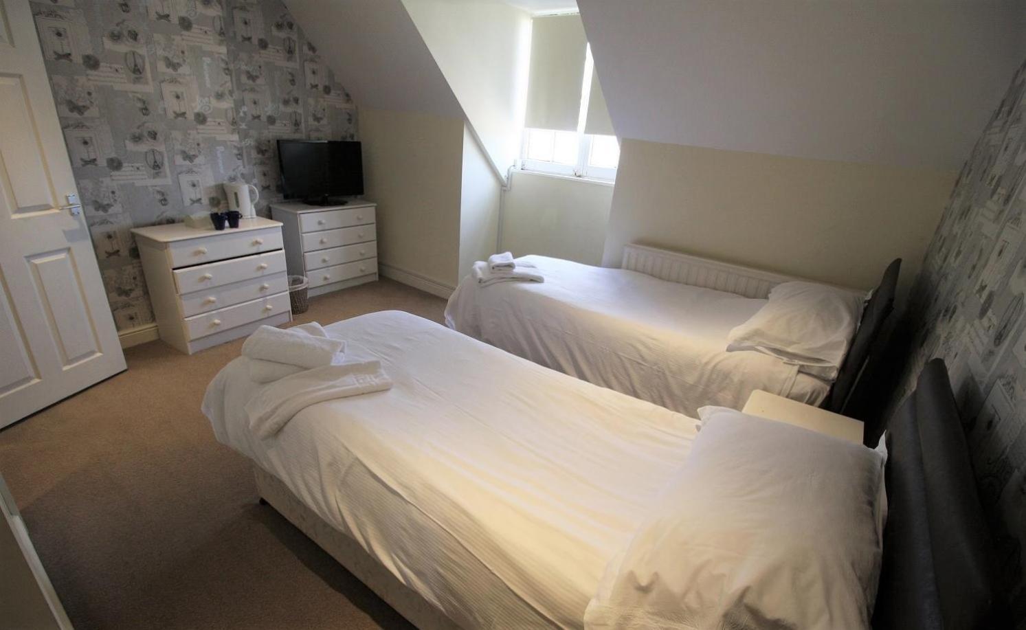 The Saracens Head Hotel Highworth Ruang foto