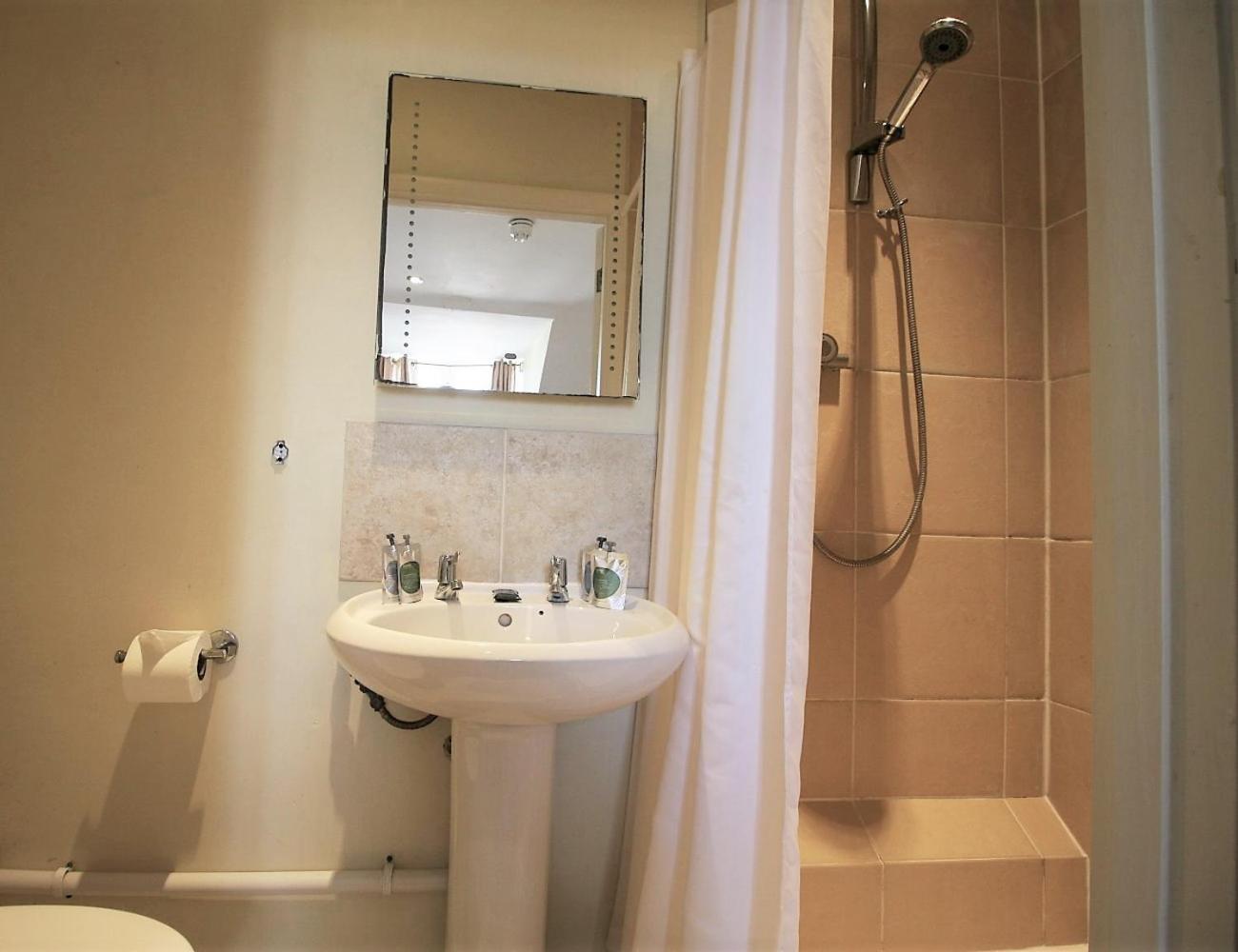 The Saracens Head Hotel Highworth Ruang foto